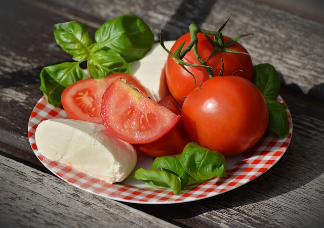 rajče a mozzarella.jpg